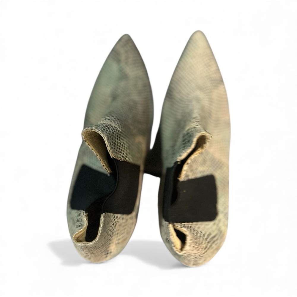 Ivylee Copenhagen
Snakeskin Pull On Booties
Kitten Heel Pointy Toe